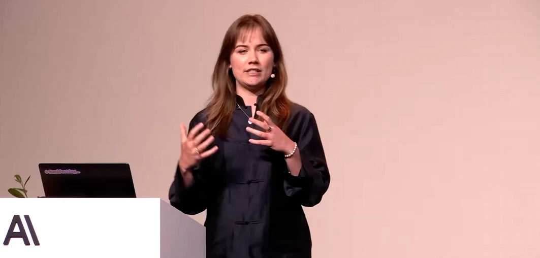 Margot van Laar van Anthropic spreekt over prompting op Code w/ Claude in Londen
